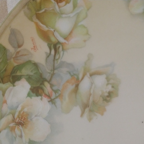 Hand painted porcelain gold rose  plate Royal Austria signed Janns 9" wide - Picture 7 of 7